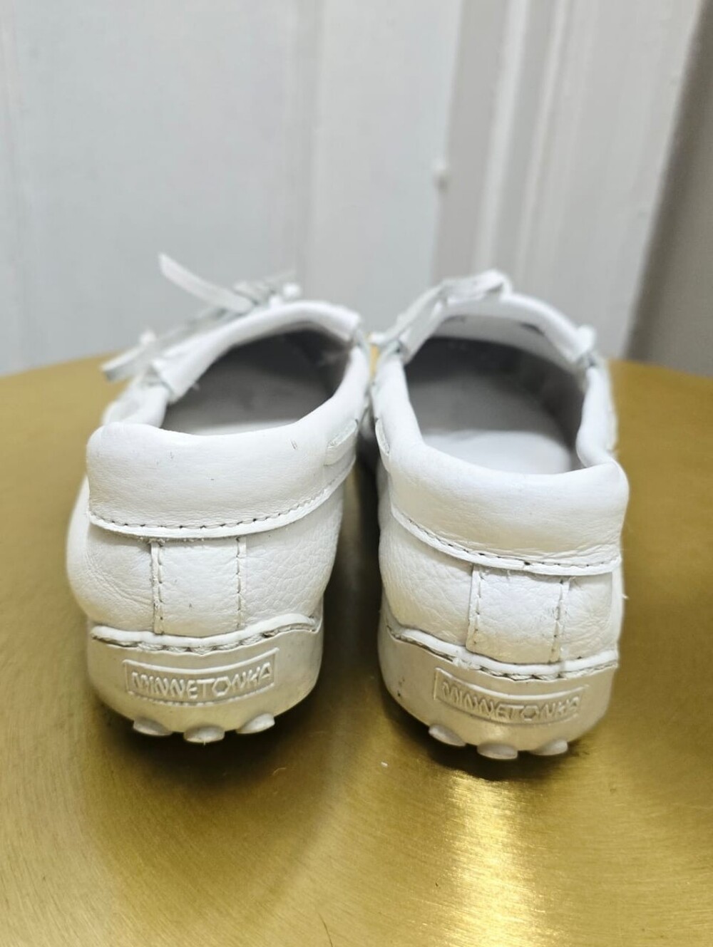 Minnetonka Women's Kilty White Leather Fringe Moccasins Pebble Sole Size 8 - Picture 6 of 8